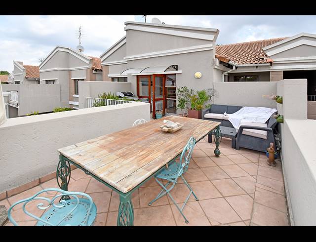 2 BEDROOM SECTIONAL TITLE FOR SALE IN SANDRINGHAM